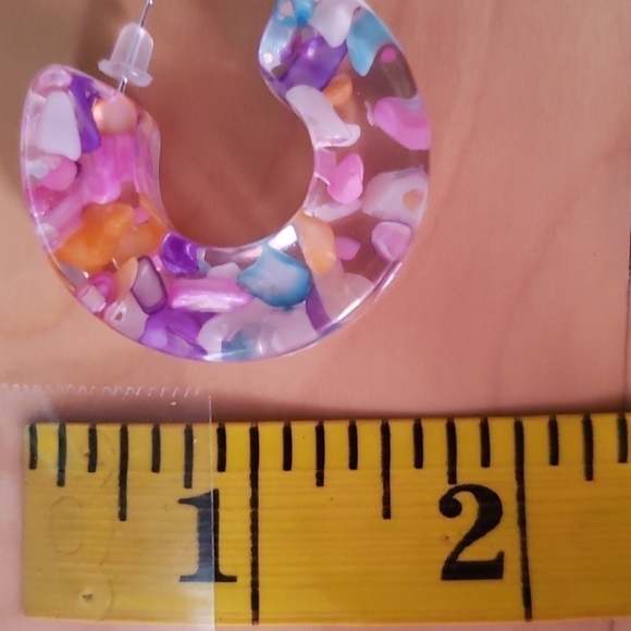 SIMPLE Style C Shape Huggies Resin Transparent Earrings NWOT - Picture 2 of 3